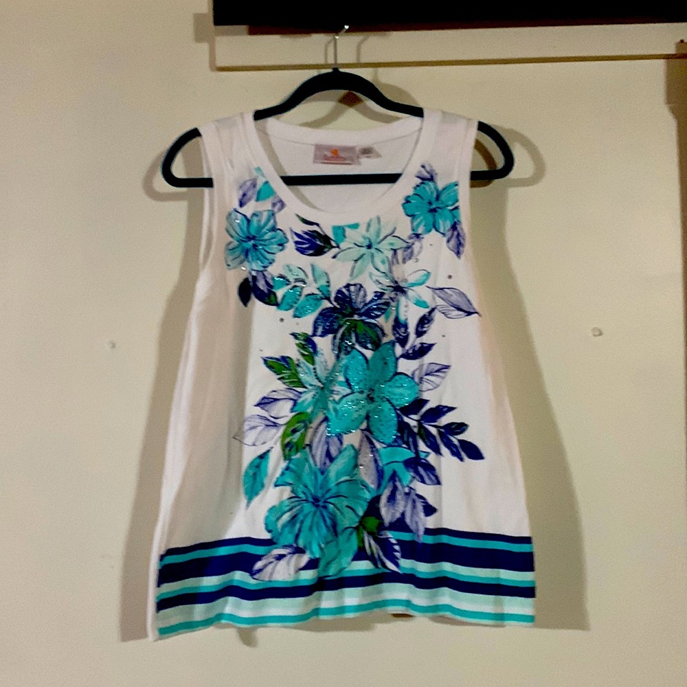 Sleeveless woman’s tropical looking top